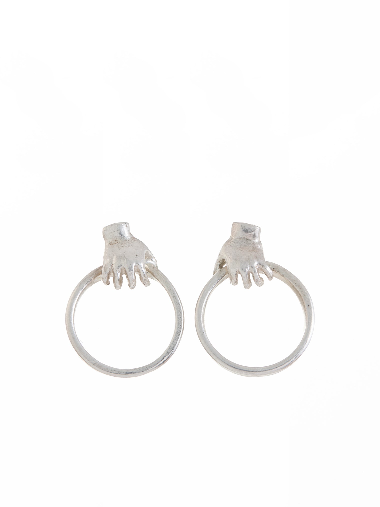 Aretes mano circulo