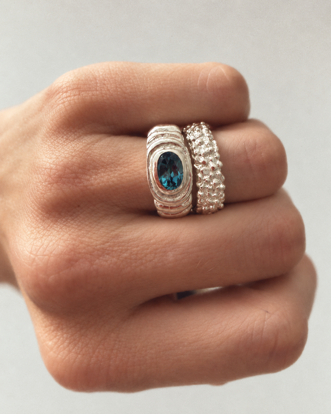 Anillo bolitas delgado