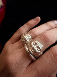 Anillo cara tallada