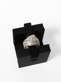 Anillo cara tallada